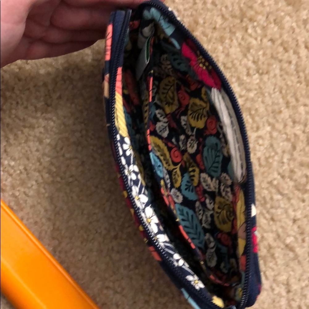 Barely Used Vera Bradley Wristlet - image 4